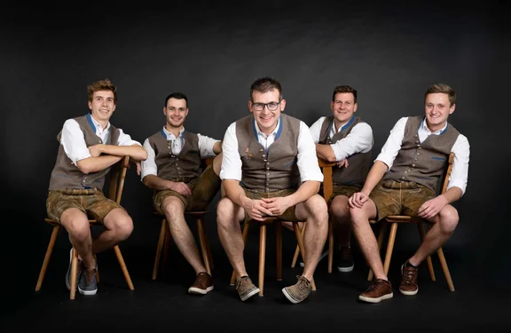 Vielsaiter_Gruppenfoto__01-scaled.jpg